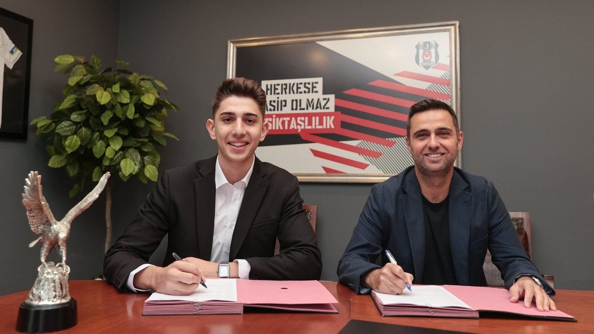 Beşiktaş, Demir Ege Tıknaz’la profesyonel sözleşme imzaladı