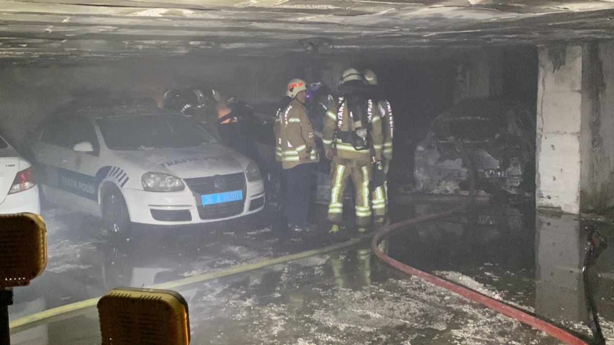 İstanbul'da kapalı otopark yangını: 6 araç yandı