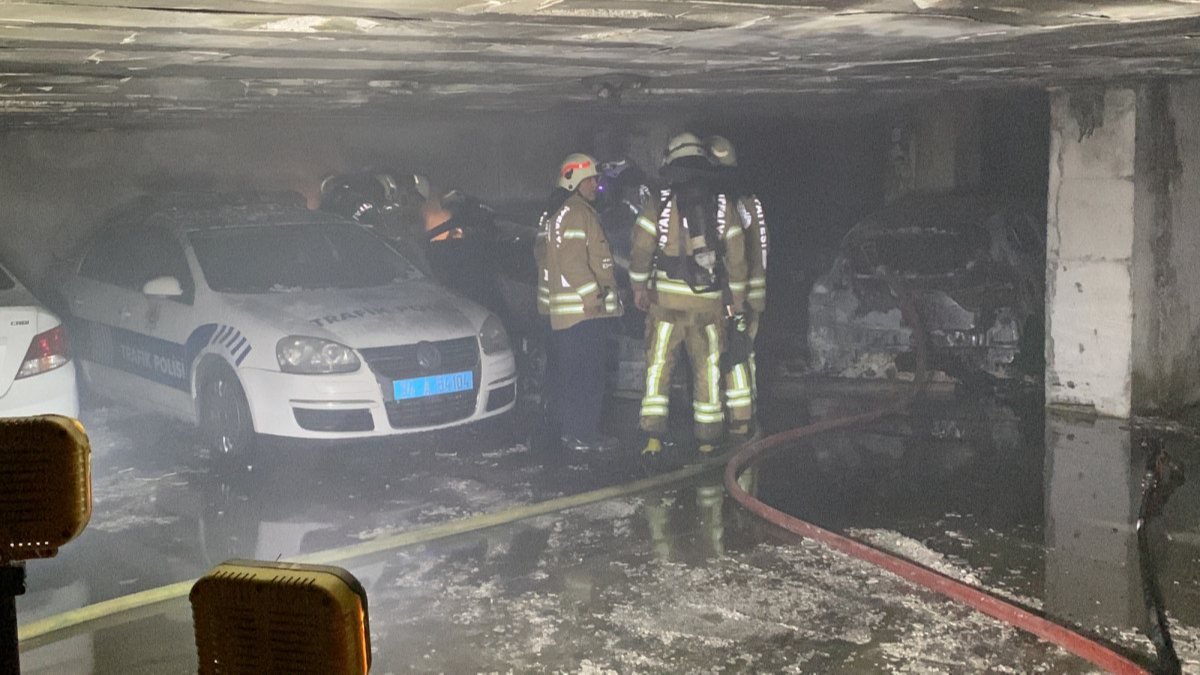 Ümraniye’de kapalı otoparktaki yangında 6 araç yandı