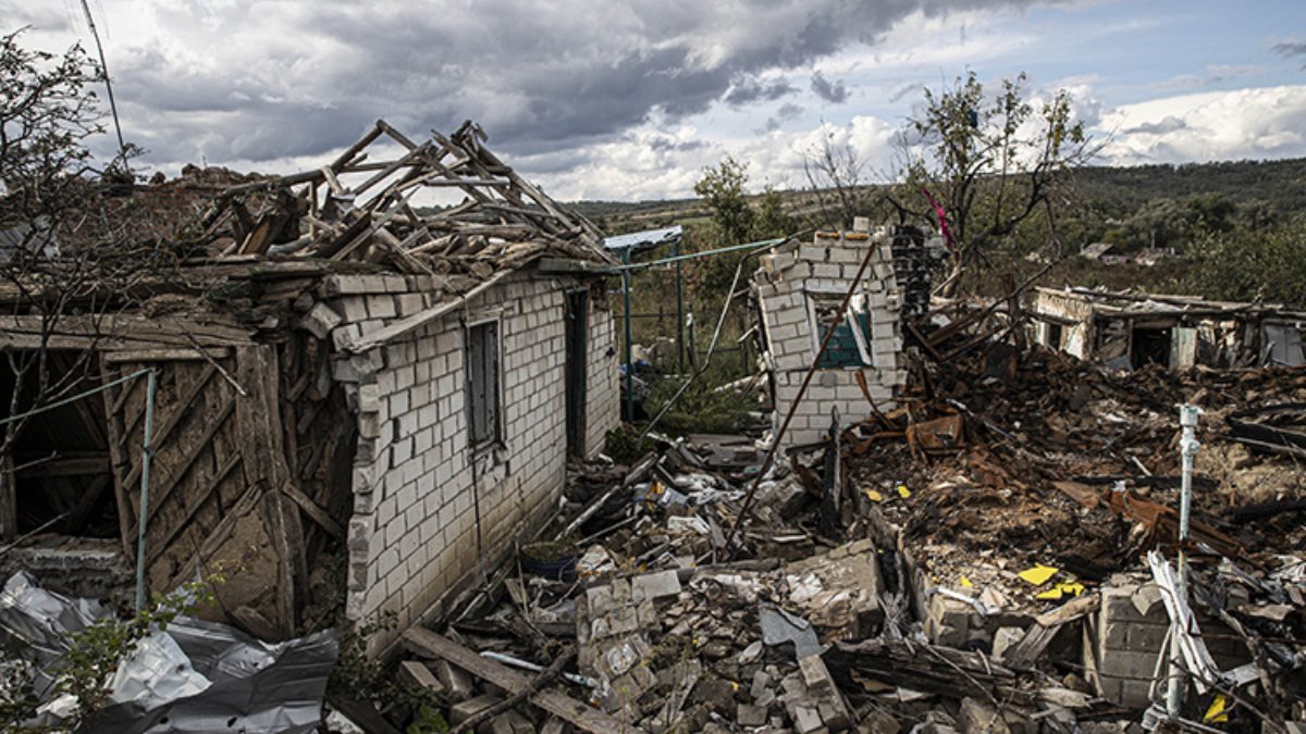 Savaş nedeniyle Ukrayna'daki bir köy harabeye döndü