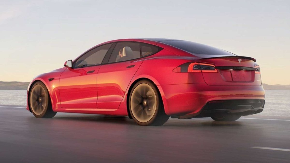 Bataryası biten Tesla Model S, sahibini kızdırdı