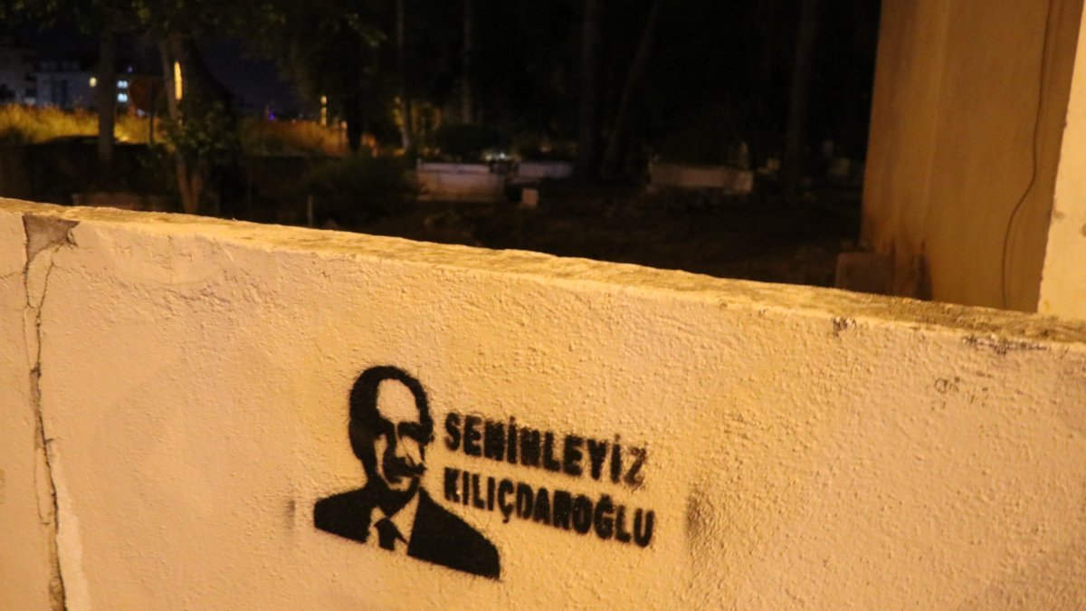Alanya’da mezarlık duvarına Kılıçdaroğlu’nun silüeti basıldı