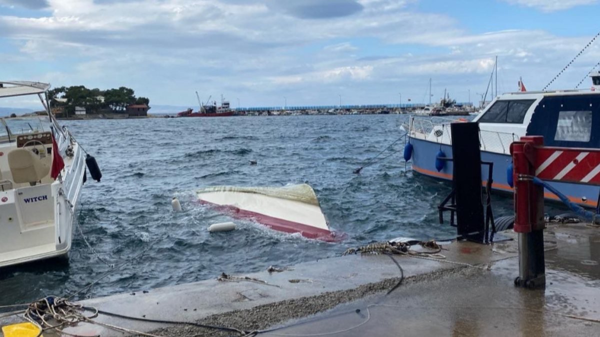 Balıkesir'de lodos çıktı: 7 metrelik tekne battı