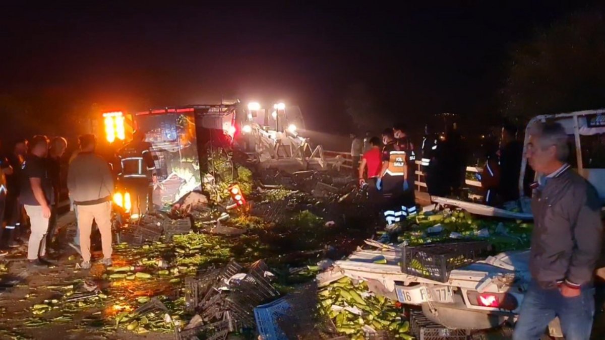 Bursa’da, mevsimlik işçileri taşıyan kamyonet kaza yaptı