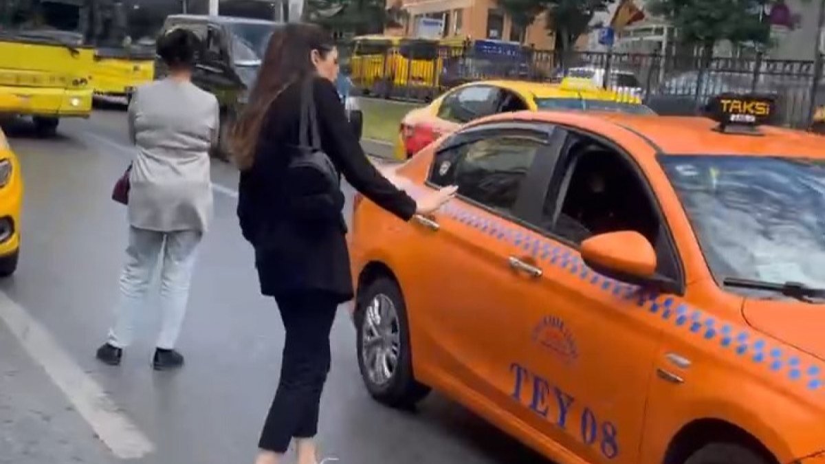 Beyoğlu'nda taksi şoförü ile yolcunun ücret tartışması