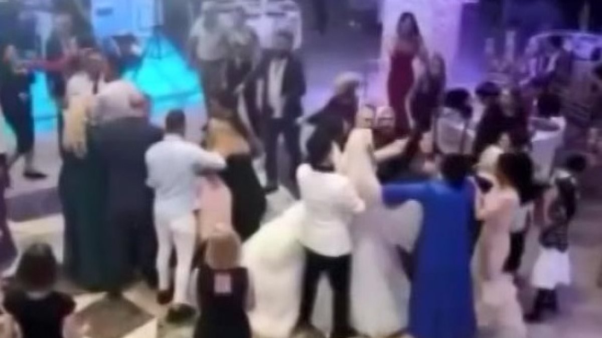 Bayrampaşa'da davetlilerin kavgası düğün salonunu savaş alanına çevirdi