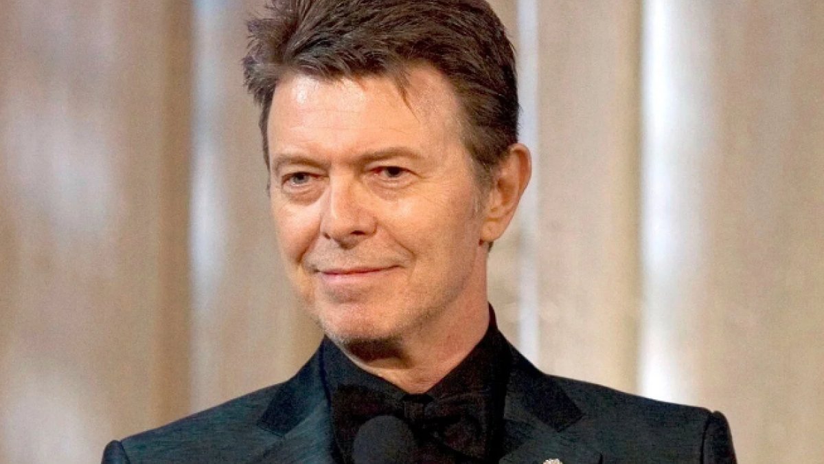 Ünlü rock yıldızı David Bowie'nin el yazısı rekor fiyata satıldı