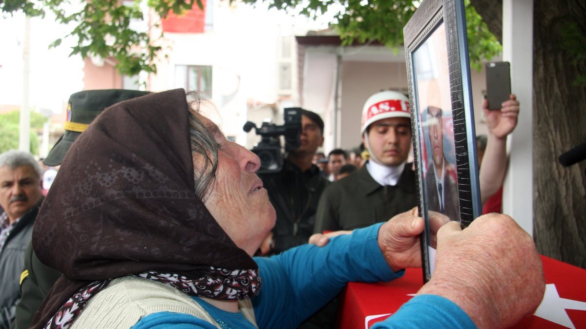Afyonkarahisarlı şehit Muhammed Arı'nın annesi hayatını kaybetti