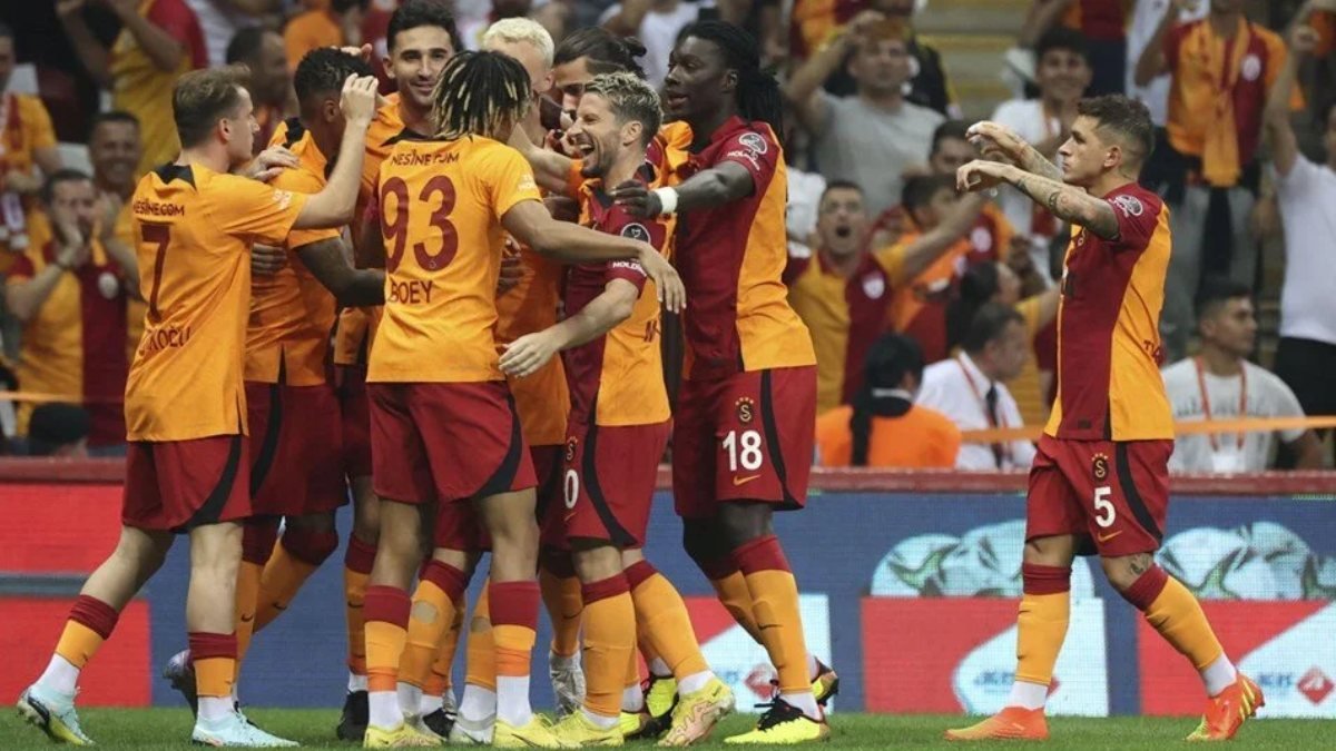 Adana Demirspor - Galatasaray maçının ilk 11'leri