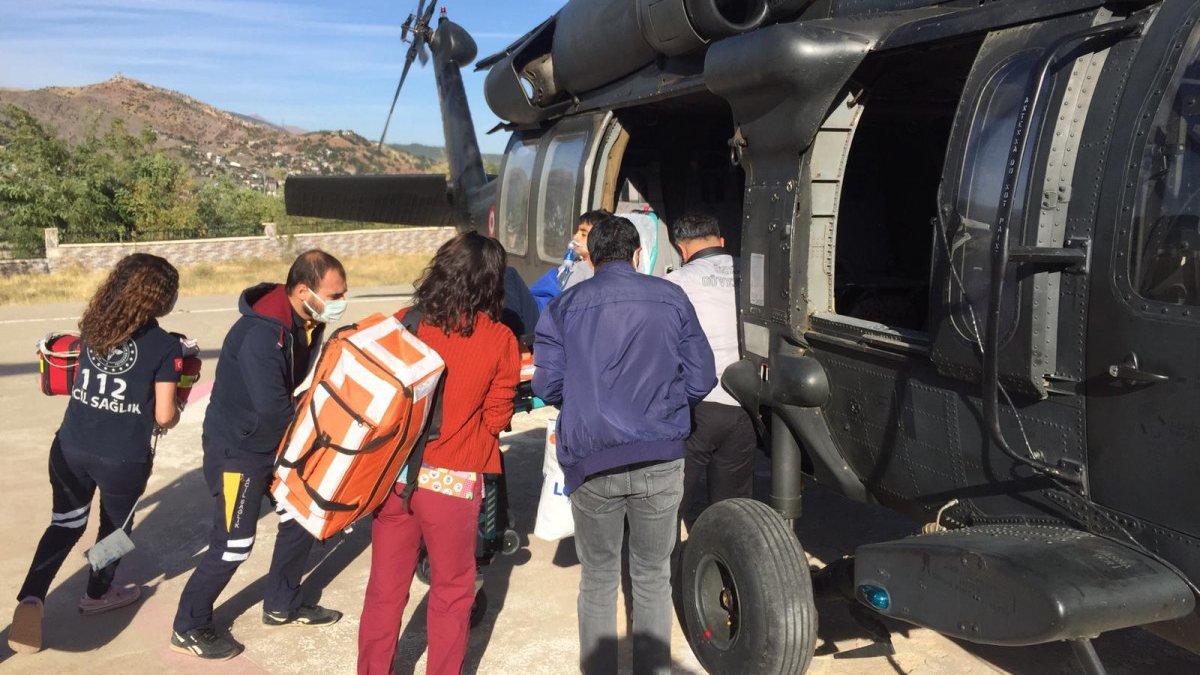 Tunceli'de askeri helikopter, astım hastası Ali için havalandı