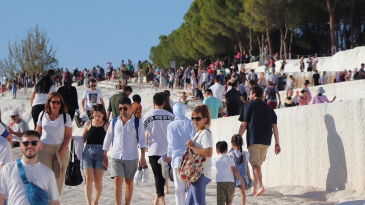 Pamukkale'ye yılın ilk 9 ayında 1 milyonun üzerinde turist geldi