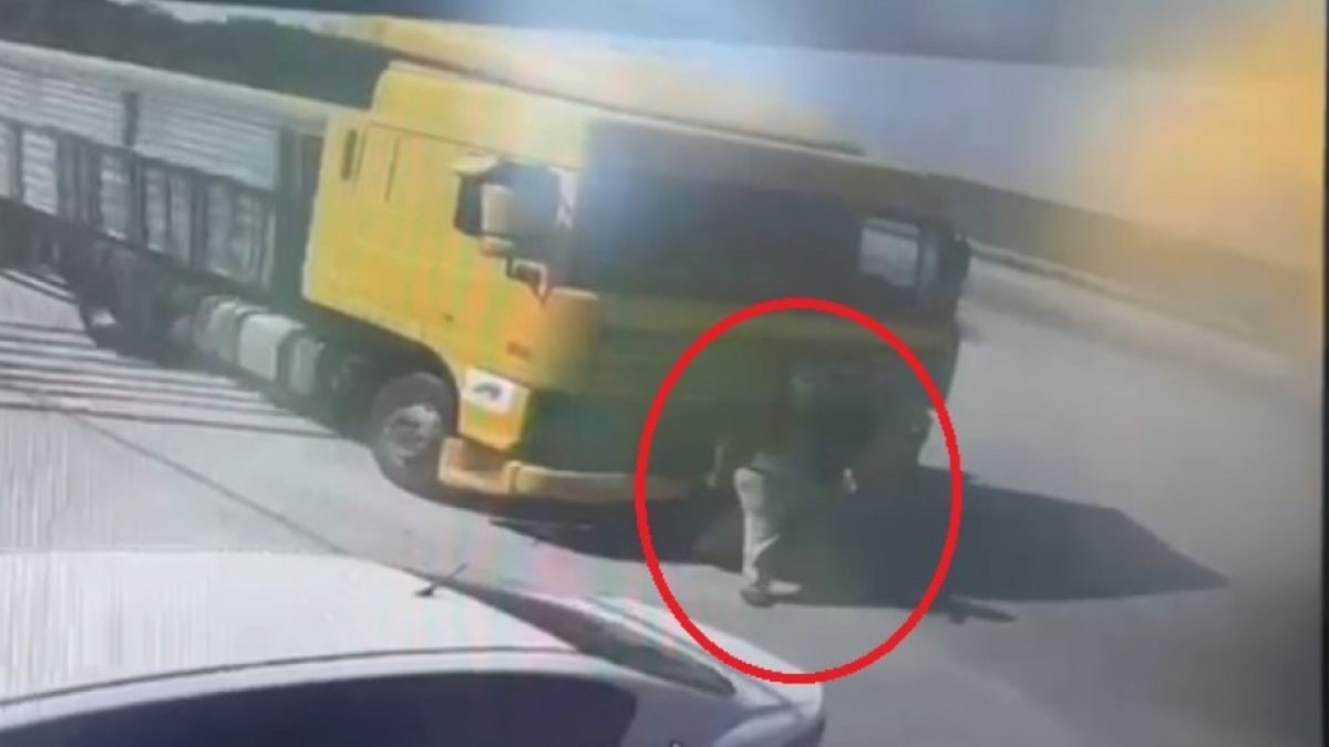 Adana'da park ettiği tırın altında kalan şoför kurtarılamadı