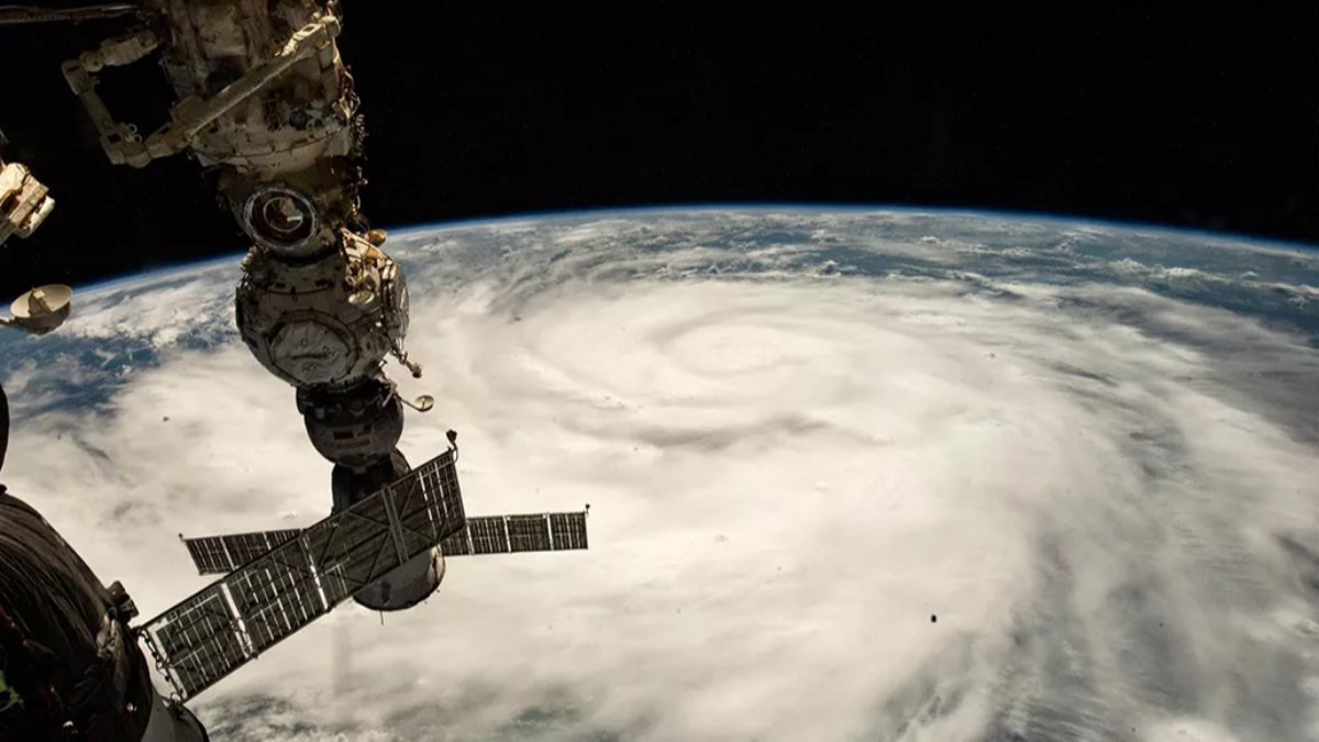 ABD'yi etkisi altına alan lan Kasırgası uzaydan görüntülendi