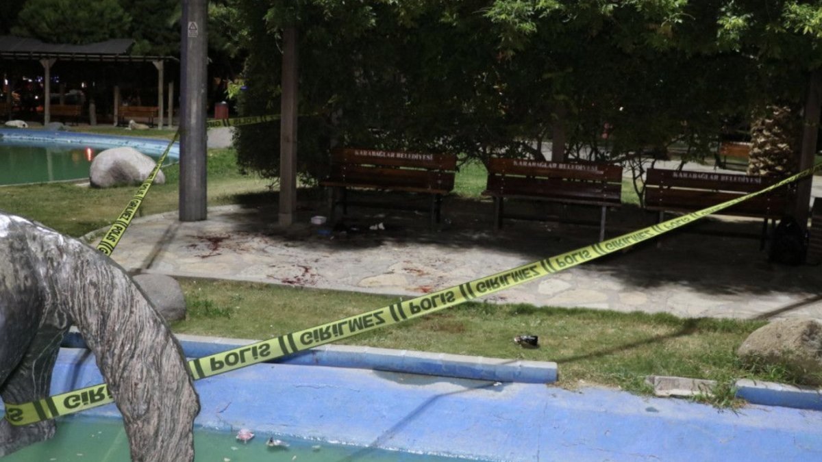 İzmir'de parkta köpek tartışması: Cam şişe ile boğazı kesildi