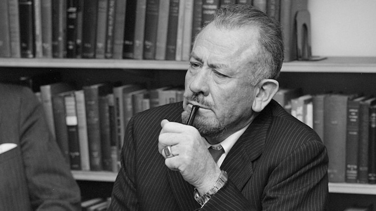 Nobel ödüllü John Steinbeck'in Yukarı Mahalle romanı