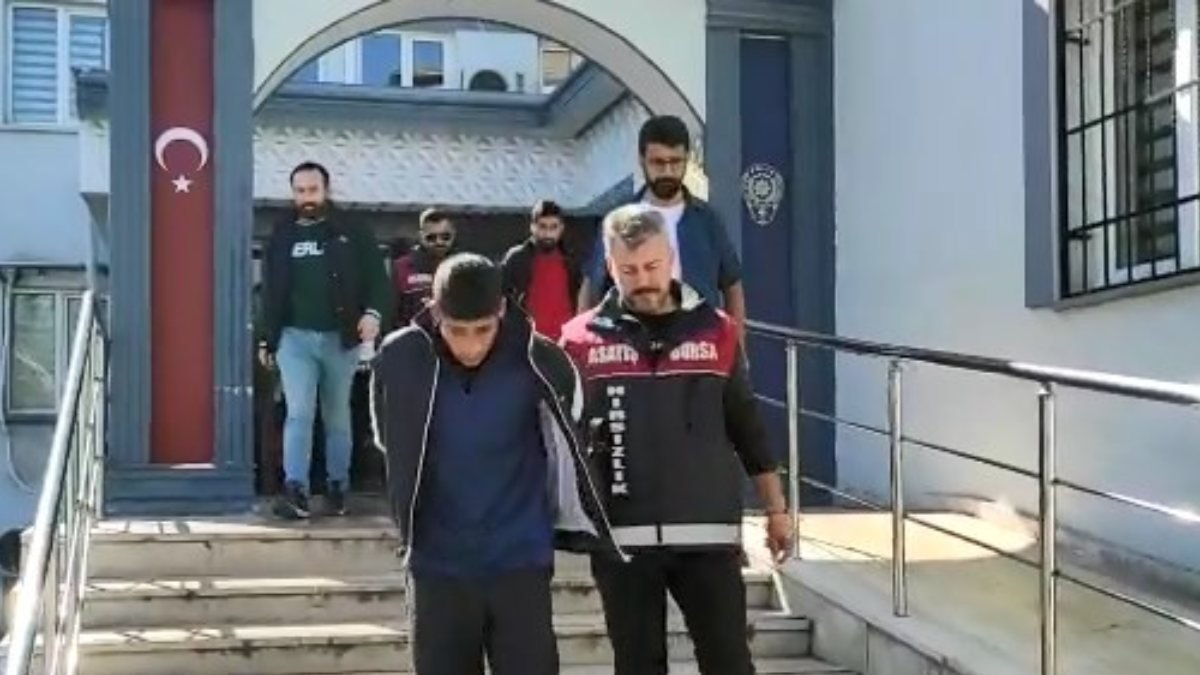 Bursa'da camilere dadanan 2 şahıs önce dua etti sonra musluk çaldı