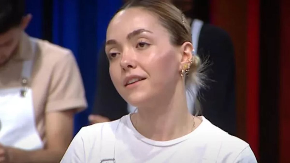 MasterChef Serpilay'ın göğüs dekoltesine yorum yağdı!