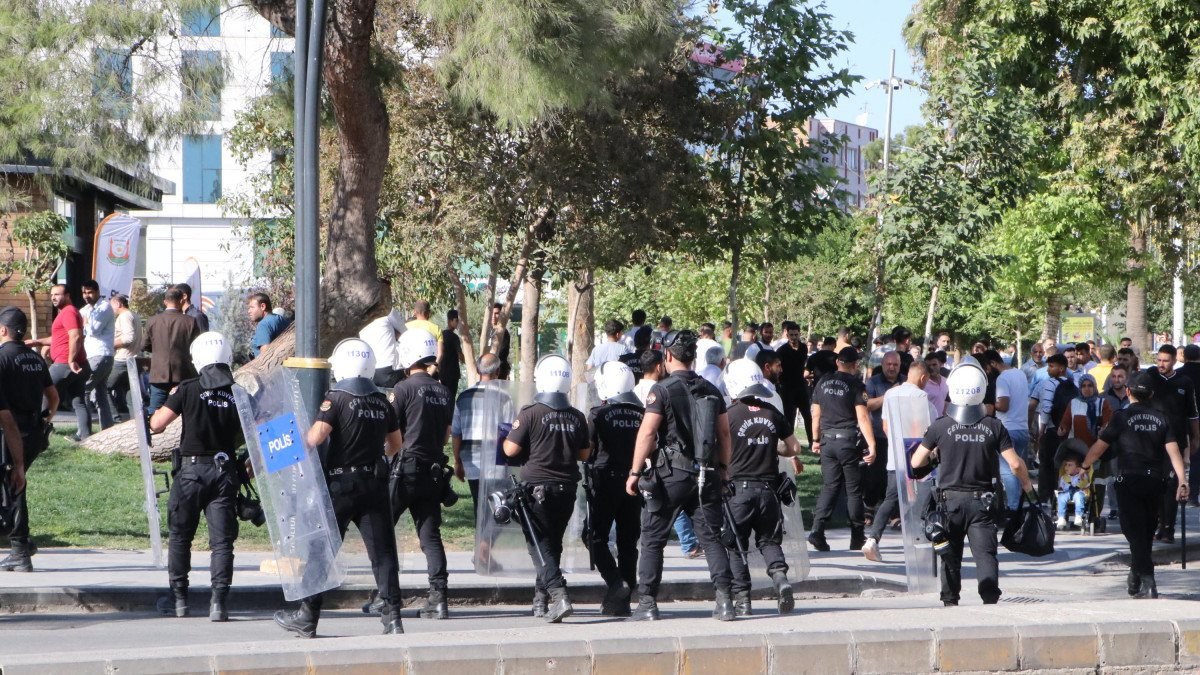 Terörist Abdullah Öcalan lehine slogan atan 5 kişi, gözaltına alındı