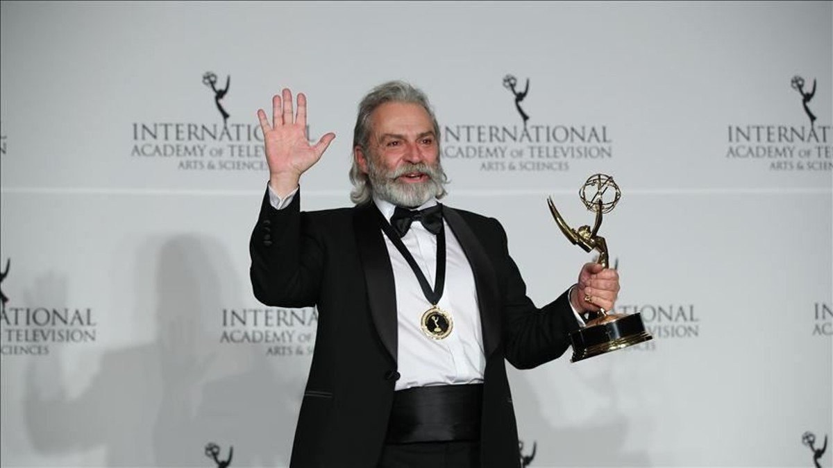 47. Uluslararası Emmy Ödülleri töreninde En İyi Erkek Oyuncu Ödülü'nü kim almıştır?