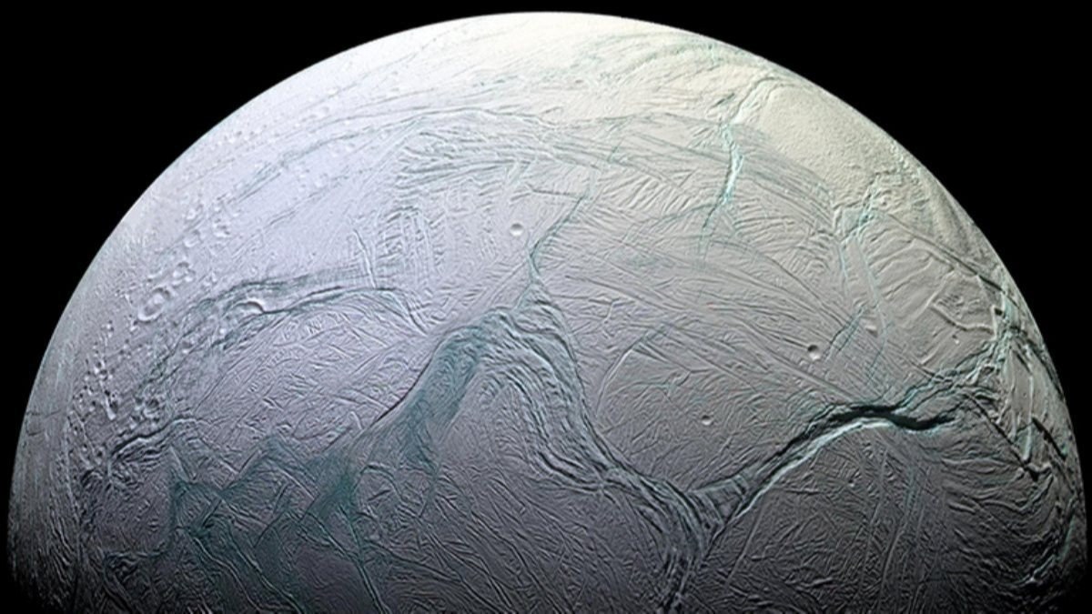 Satürn'ün uydusu Enceladus'ta yaşam izleri olabilir