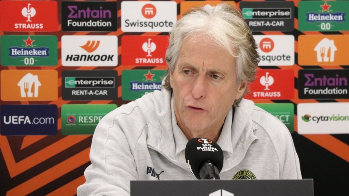 Jorge Jesus: Futbolla politikayı birbirine karıştırmıyoruz