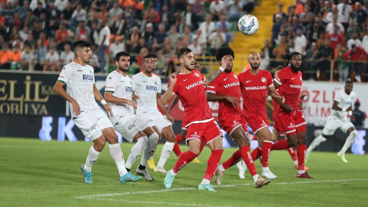 Alanyaspor, Antalyaspor'u mağlup etti