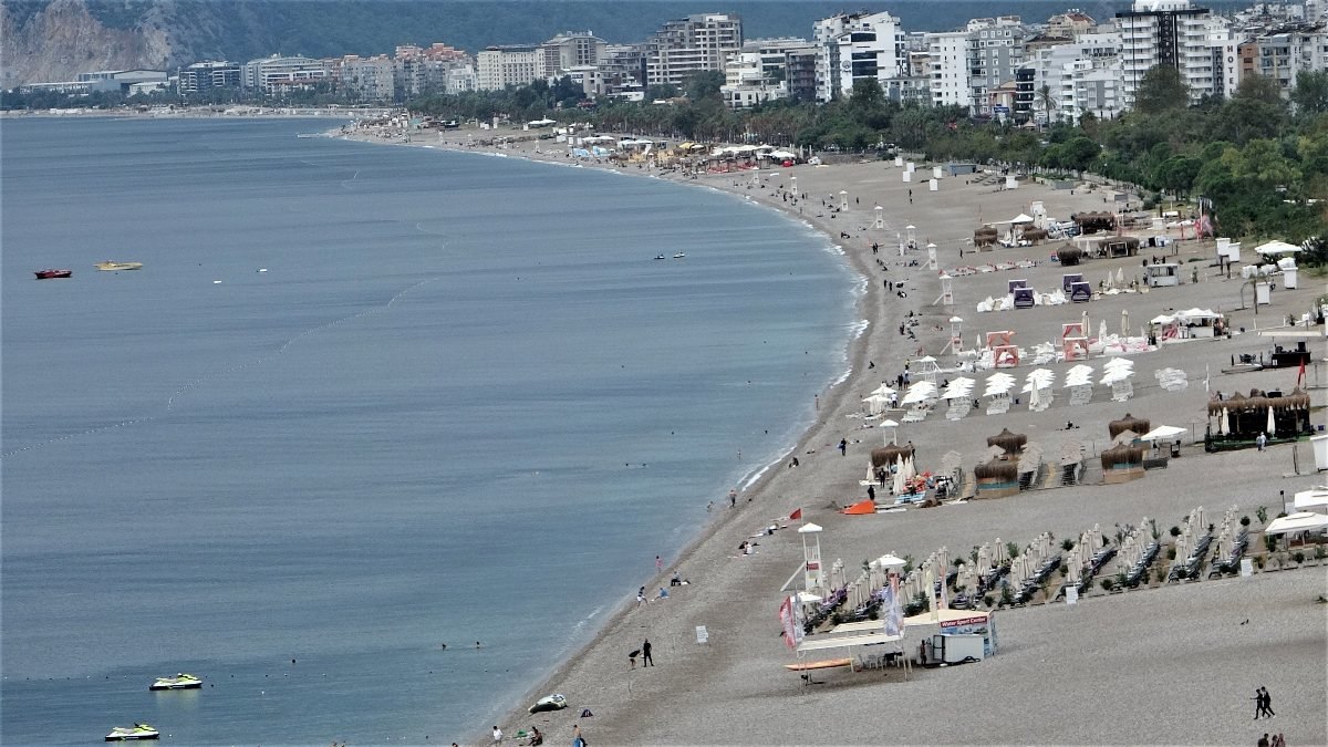 Antalya sahillerinde kış sessizliği yaşanıyor