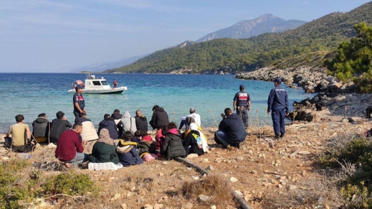Aydın'da Yunan unsurlarınca geri itilen 47 göçmen kurtarıldı