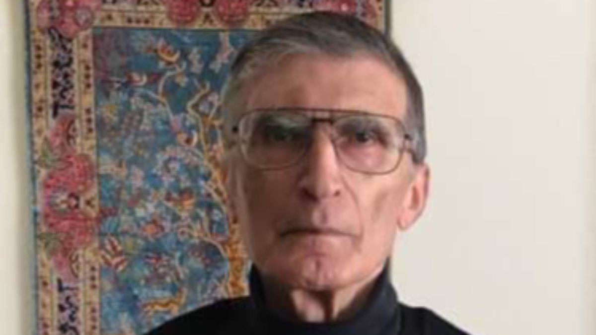 Prof. Dr. Aziz Sancar, 'KKTC Tanınmalı' tişörtünü giydi