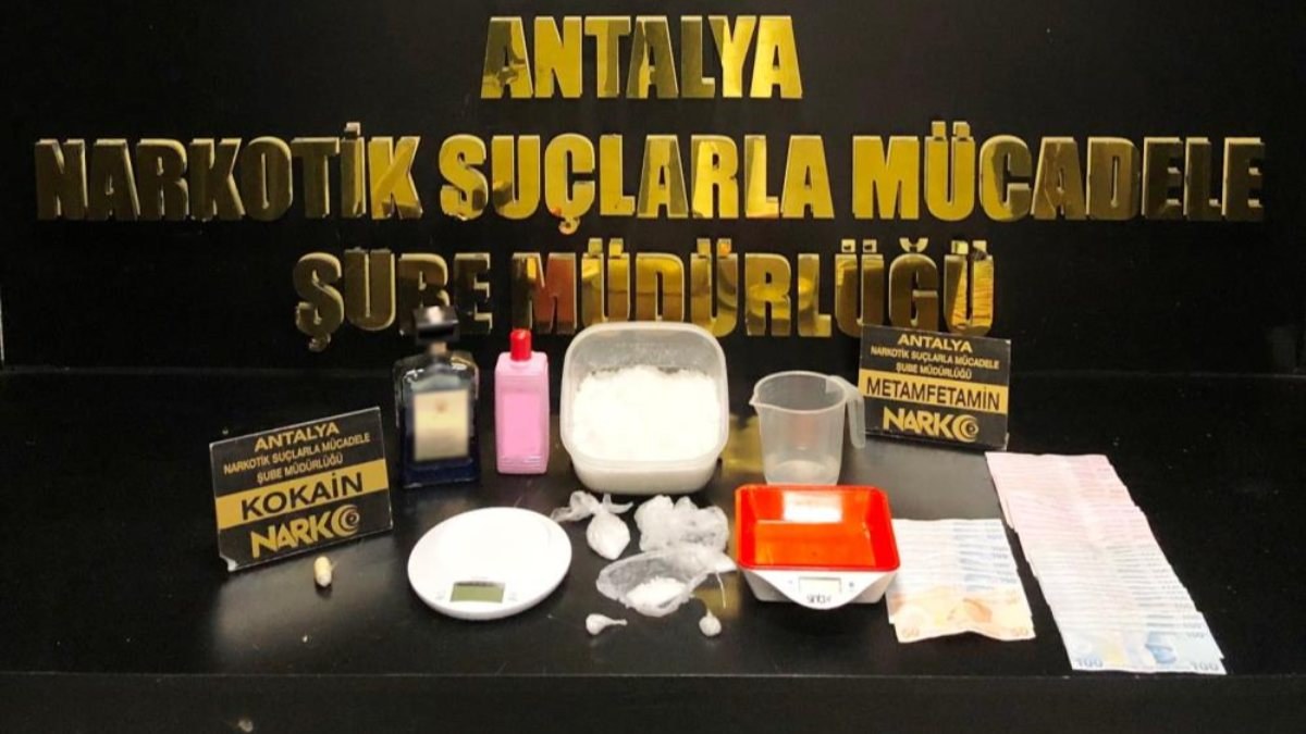 Antalya'da sokak satıcılarına operasyon: 6 gözaltı