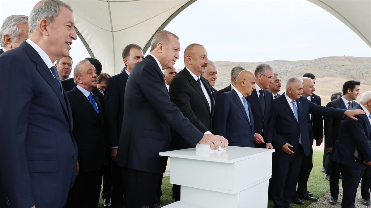 Cumhurbaşkanı Erdoğan, Kumlak Tren İstasyonu temel atma törenine katıldı