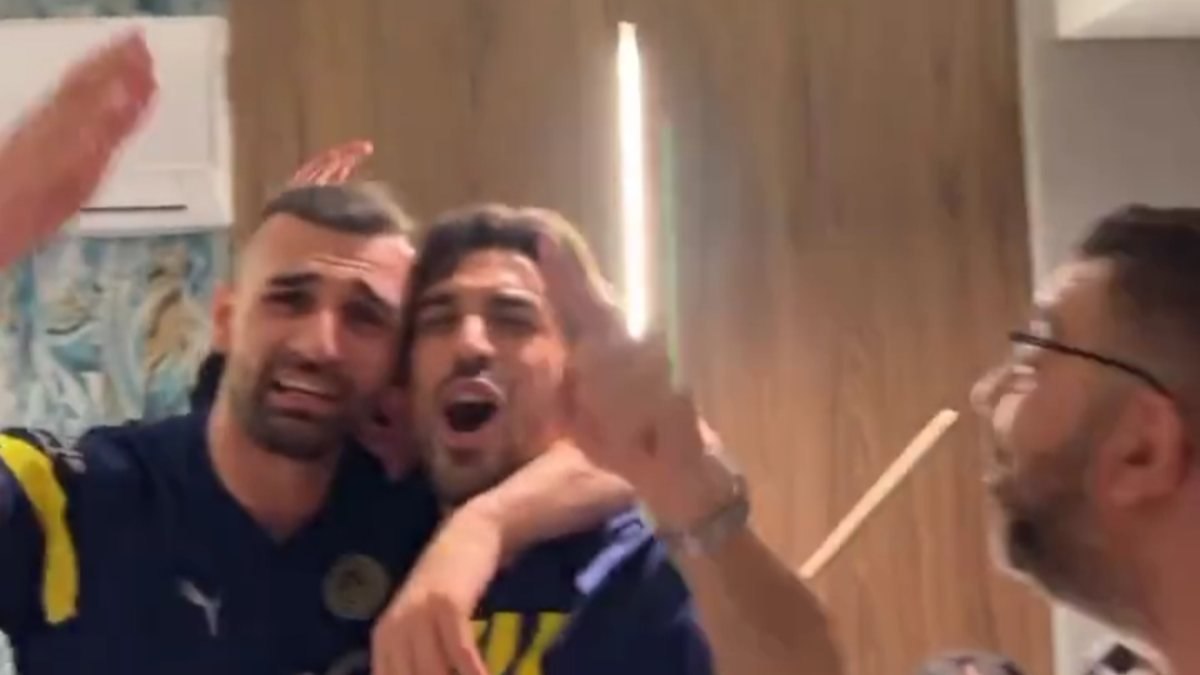 İrfan Can'la Serdar Dursun, Fenerbahçe marşı söyledi