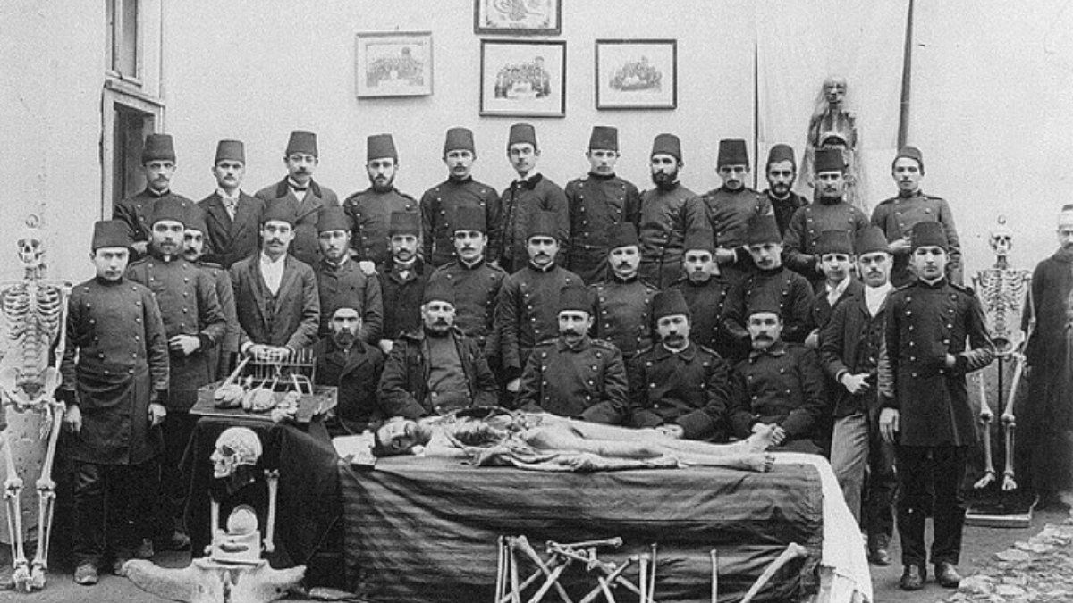 Vakanüvis, Türk Tabipler Birliği'nin politik tutumunun tarihini kaleme aldı