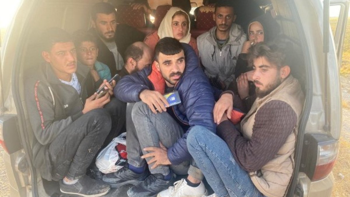 Şanlıurfa'da 18 göçmen yakalandı