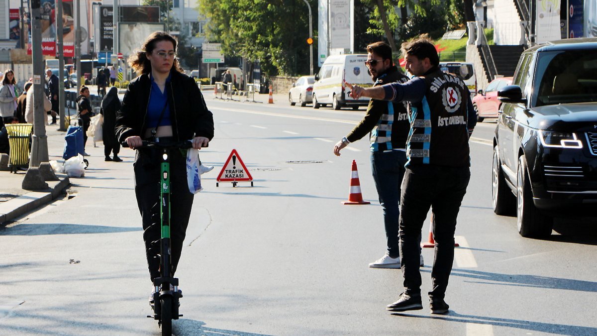 İstanbul'da fosforlu yelek giymeden skuter kullananlara ceza