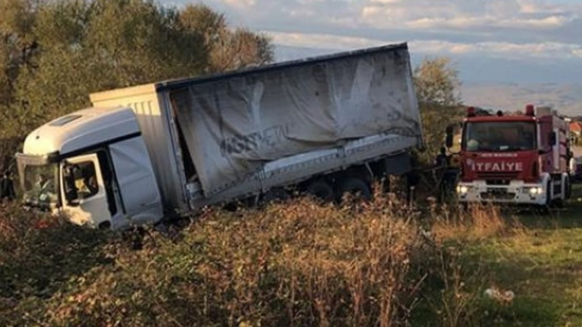 Samsun'da kamyon ile otomobil çarpıştı: 2 ölü, 3 yaralı