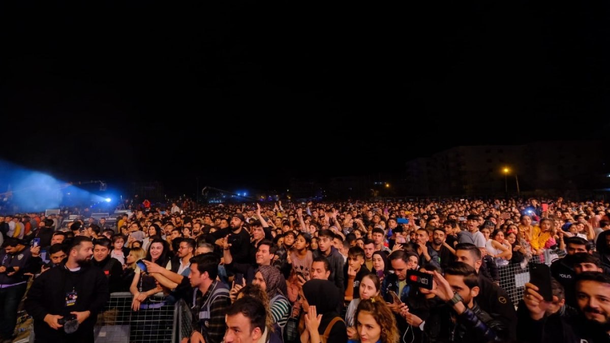 Şırnak Cizre'deki müzik festivaline yoğun ilgi