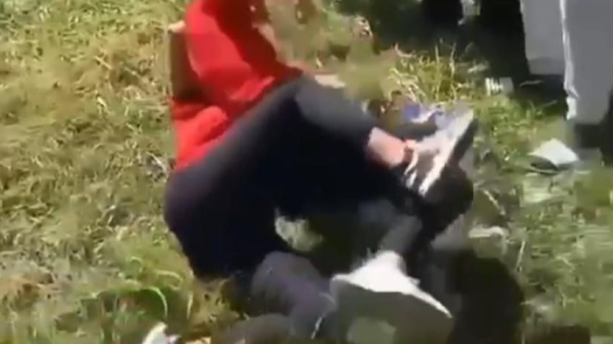 Adana'da iki kızın dedikodu kavgası kamerada