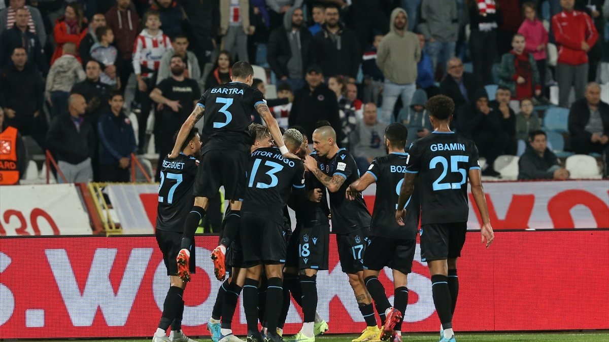 Trabzonspor - Ferencvaros maçının ilk 11'leri