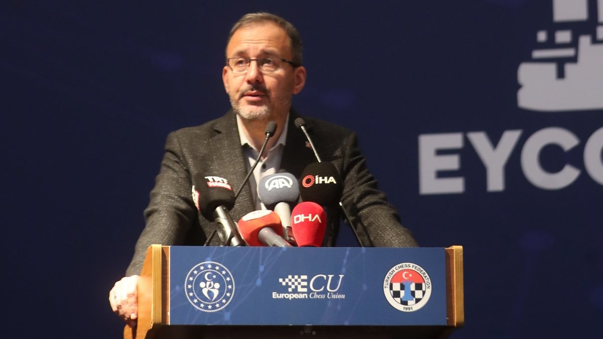 Mehmet Muharrem Kasapoğlu, Antalya'da 4 farklı spor branşını yerinde takip etti