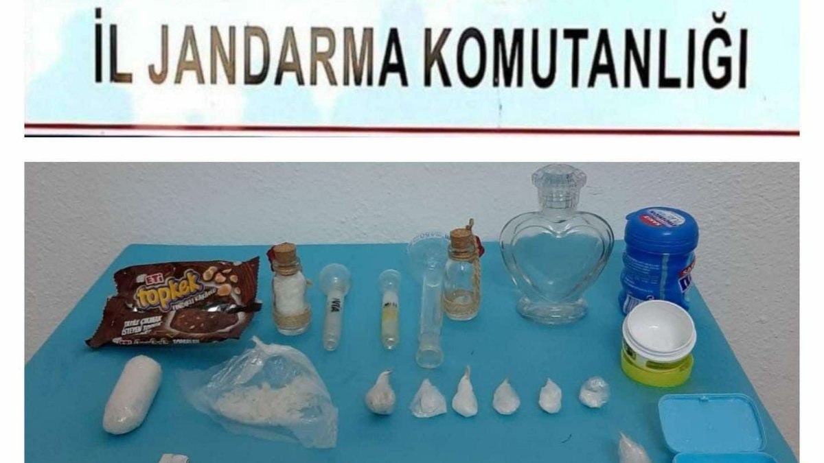 Kırıkkale'de hediyelik eşya paketine uyuşturucu saklayan adam tutuklandı