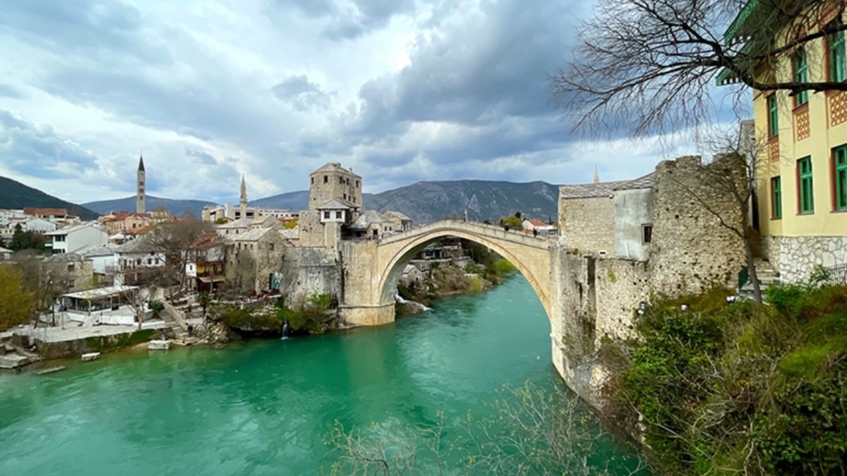 Tarihi Mostar Köprüsü'nün yıkılışının 29'uncu yılı