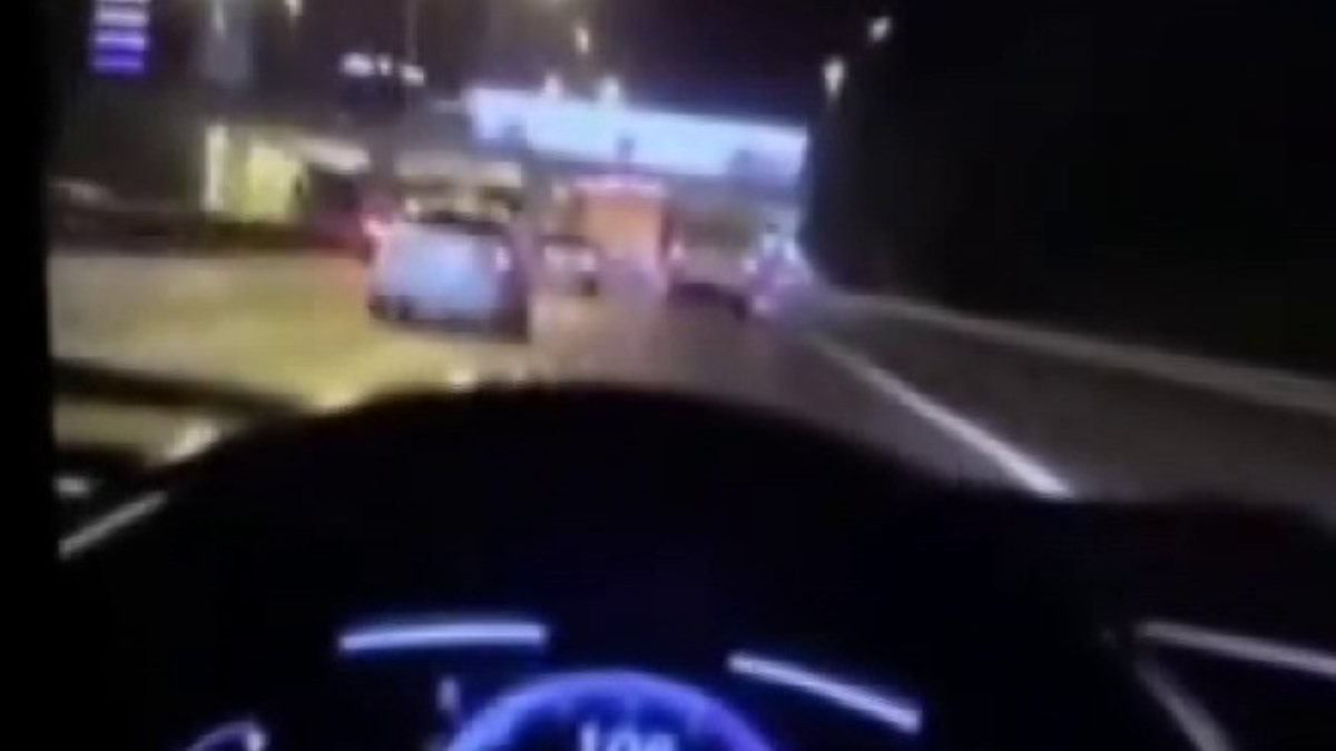 Maltepe’de, trafikte makas atan ehliyetsiz sürücü kamerada
