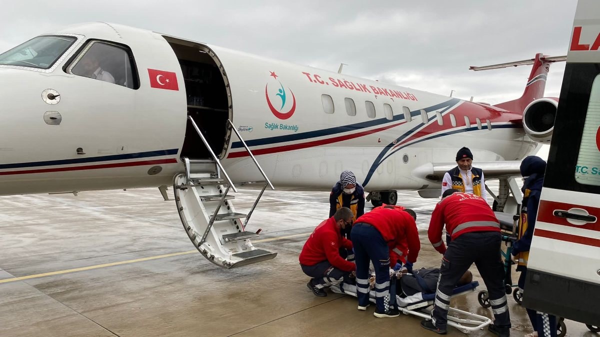 Karaciğer nakli geçiren hasta ambulans uçakla İstanbula getirildi