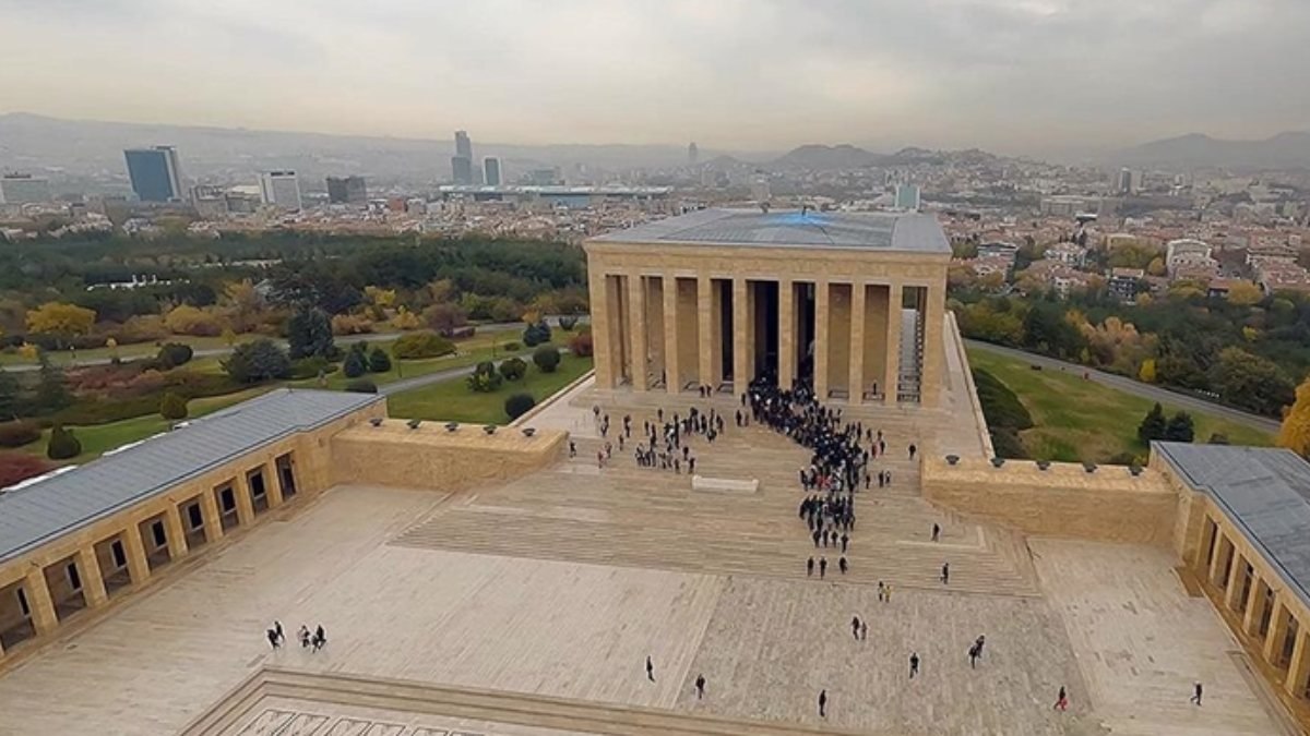 Atatürk'ün ebedi istirahatgahı Anıtkabir FPV drone'la görüntülendi