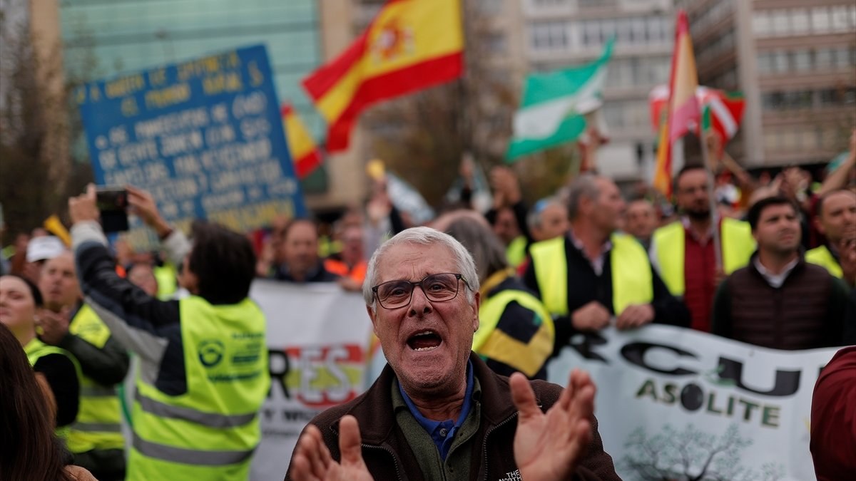 İspanya’da kamyoncular grevde