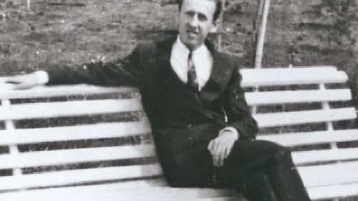 Orhan Veli öldü, hem de 72 yıl önce ceketsiz öldü