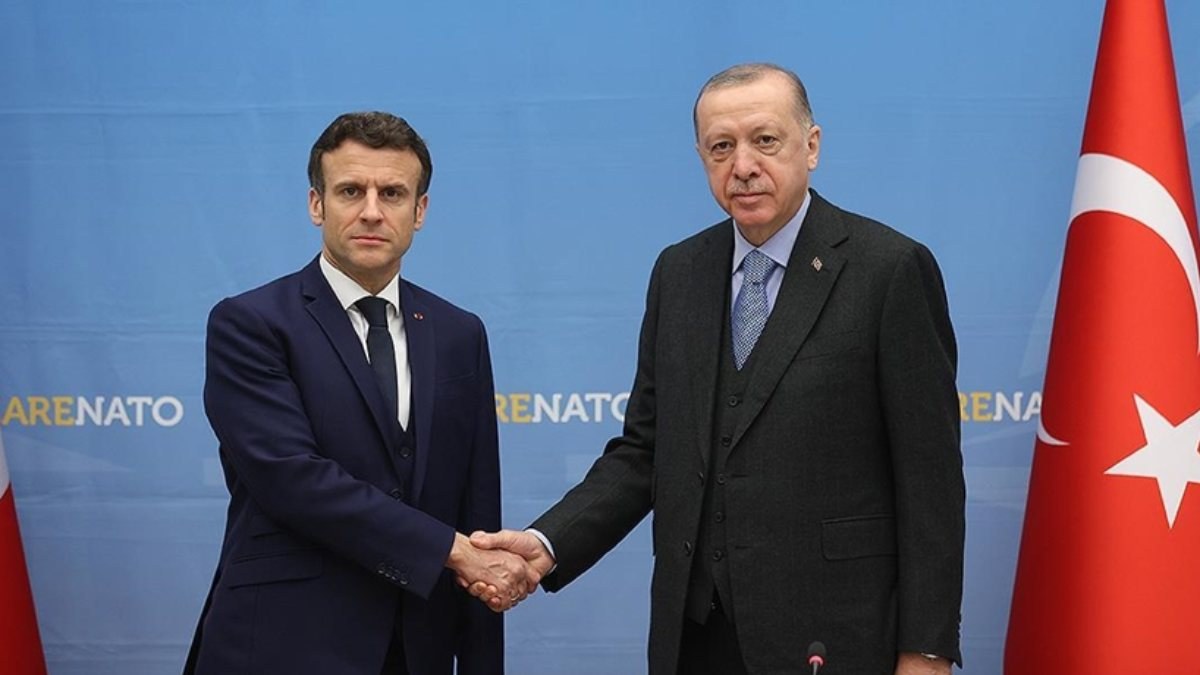 Emmanuel Macron: Erdoğan, barış görüşmelerinde etkin rol oynuyor