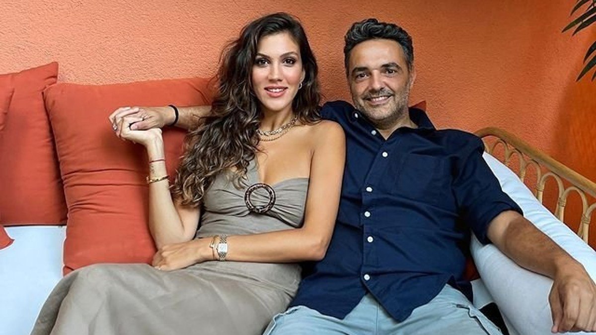 Arda Türkmen ve Melodi Elbirliler'in bebekleri dünyaya geldi! Bebeklerine verdikleri isim dikkat çekti