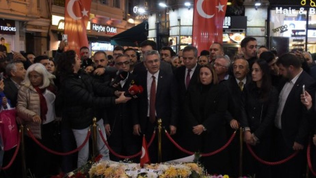 CHP heyeti İstiklal Caddesi'nde kurulan platformu ziyaret etti
